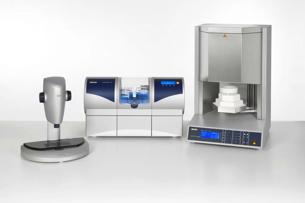 Linie completă de laborator digital inLab: scanner de laborator, unitatea de frezare inLab MC XL și cuptorul de sinterizare